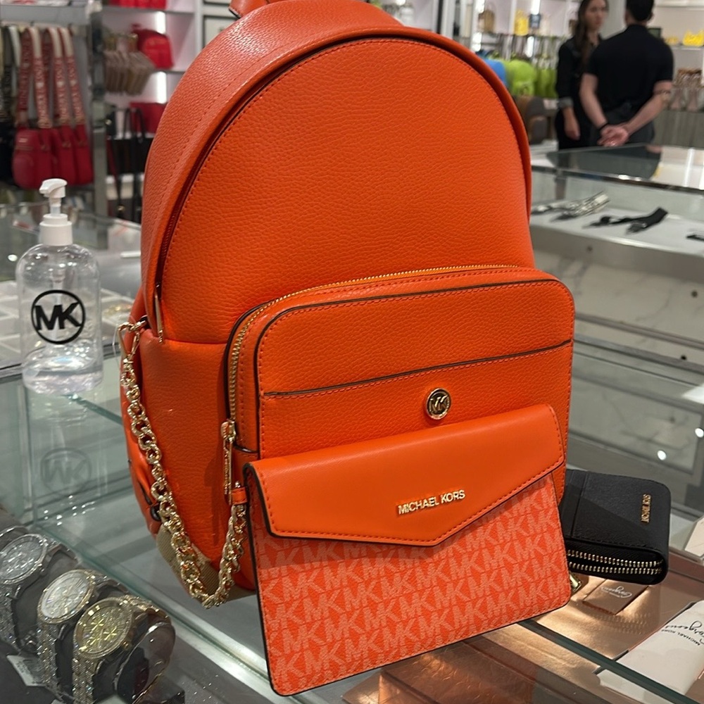 MICHAEL KORS
Maisie Medium Pebbled Leather 2-in-1 Backpack
Poppy
NWT - Picture 14 of 16